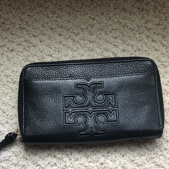 Tory Burch Handbags - Tory Burch Harper Smartphone Wallet Black Leather